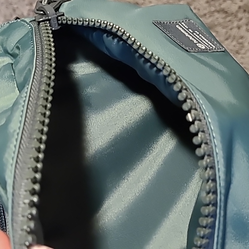 Lululemon All Day Essentials Belt Bag, 2.5L, Forrest green - Picture 5 of 10